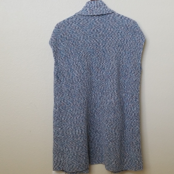 #28 Cabi sleeveless Cardigan - Picture 5 of 9